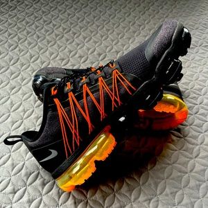 Nike Air VaporMax Run Utility, Black / Orange, Men’s Size 11